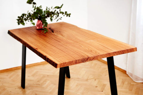 Einzigartiger Esstisch aus einem Stück Eiche / 160 cm lang